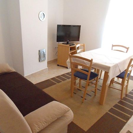 Apartments Petricevic 2 Selce Extérieur photo